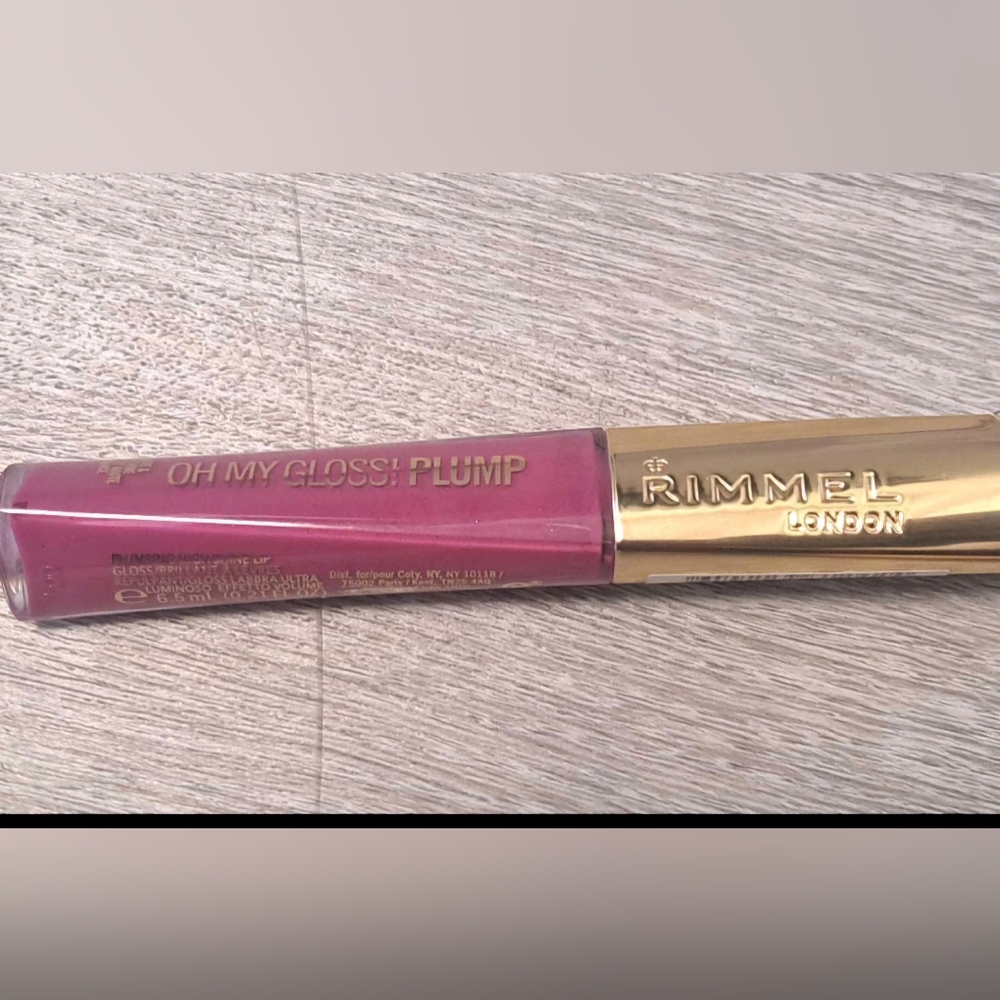Rimmel London Oh My Gloss! Plump Lip Gloss - Purple. Juicy Lucy 820